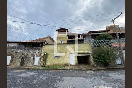 Casa à venda com 3 quartos, 150m² em Santa Efigênia, Belo Horizonte