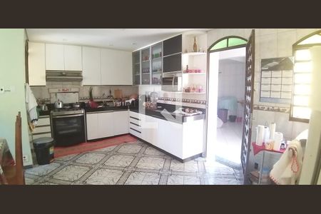 Casa à venda com 3 quartos, 400m² em Paquetá, Belo Horizonte