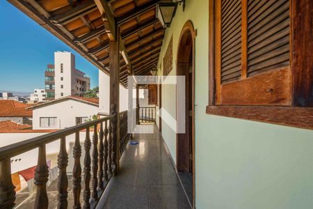 Casa para alugar com 4 quartos, 366m² em Palmares, Belo Horizonte