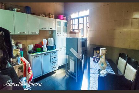 Casa à venda com 4 quartos, 222m² em Palmeiras, Belo Horizonte