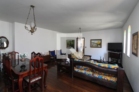 Casa à venda com 320m², 6 quartos e 3 vagas