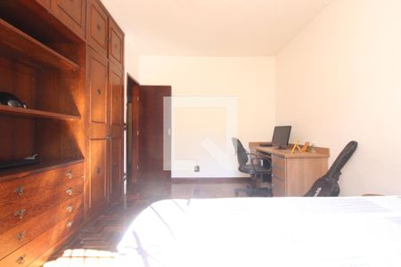 Casa à venda com 320m², 6 quartos e 3 vagas