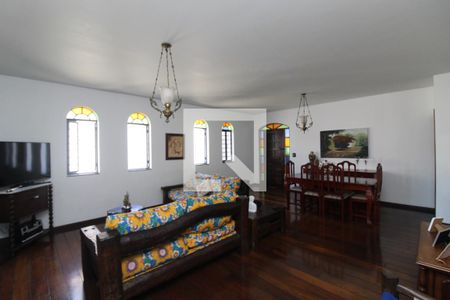 Casa à venda com 320m², 6 quartos e 3 vagas