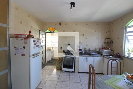 Casa à venda com 320m², 6 quartos e 3 vagas