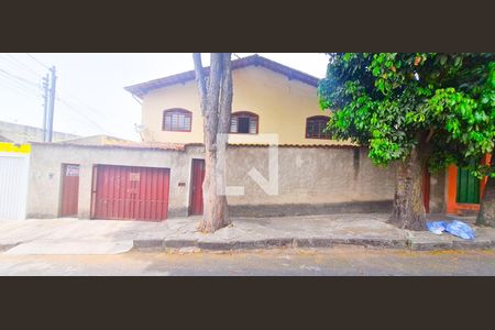 Casa à venda com 7 quartos, 268m² em Santa Terezinha, Belo Horizonte