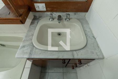 Apartamento à venda com 200m², 4 quartos e 3 vagasBanheiro da Suíte 1