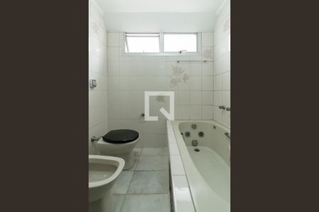 Apartamento à venda com 200m², 4 quartos e 3 vagasBanheiro da Suíte 1