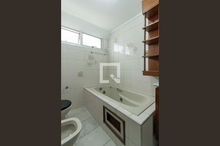 Apartamento à venda com 200m², 4 quartos e 3 vagasBanheiro da Suíte 1