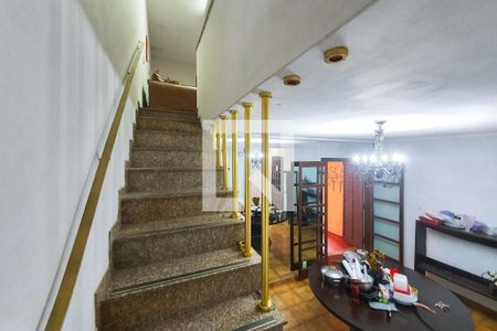 Casa à venda com 196m², 5 quartos e 2 vagasEscada