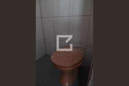 Banheiro de casa para alugar com 1 quarto, 35m² em Parque Maria Domitila, São Paulo