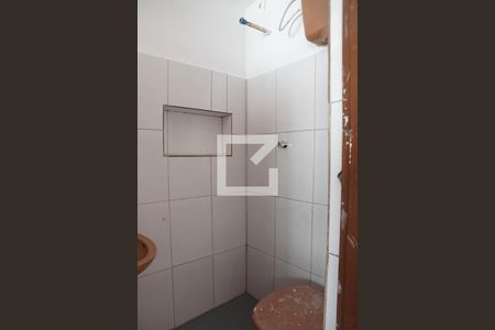 Banheiro de casa para alugar com 1 quarto, 35m² em Parque Maria Domitila, São Paulo