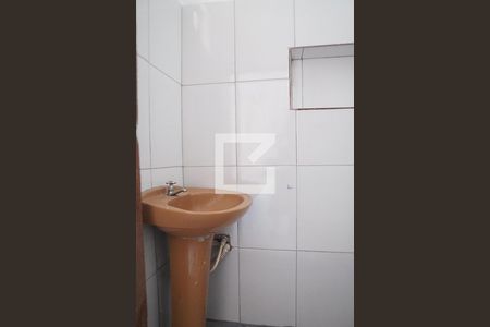 Banheiro de casa para alugar com 1 quarto, 35m² em Parque Maria Domitila, São Paulo