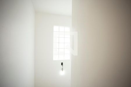 Casa de condomínio à venda com 100m², 3 quartos e 2 vagasDetalhe Escada