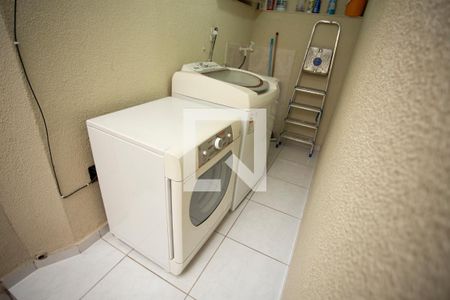 Casa de condomínio à venda com 100m², 3 quartos e 2 vagasÁrea de Serviço