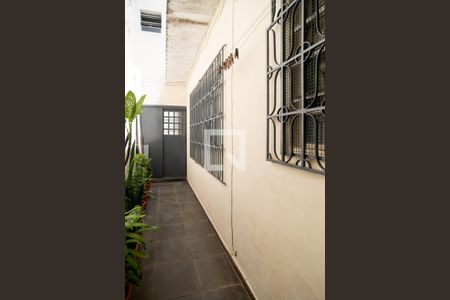 Casa à venda com 220m², 4 quartos e 2 vagas Casa à venda com 220m², 4 quartos e 2 vagasÁrea de Serviço / Corredor Lateral