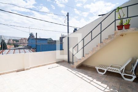 Casa à venda com 220m², 4 quartos e 2 vagas Casa à venda com 220m², 4 quartos e 2 vagasVaranda