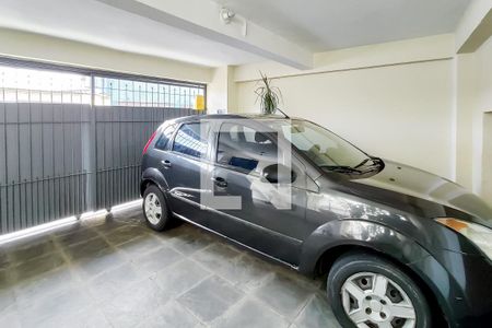 Casa à venda com 220m², 4 quartos e 2 vagas Casa à venda com 220m², 4 quartos e 2 vagasGaragem