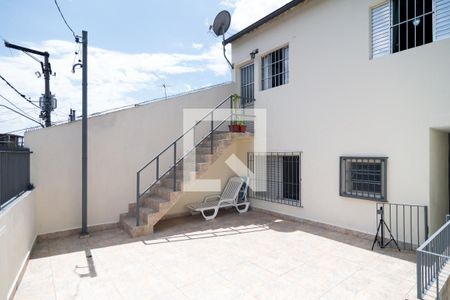 Casa à venda com 220m², 4 quartos e 2 vagas Casa à venda com 220m², 4 quartos e 2 vagasVaranda