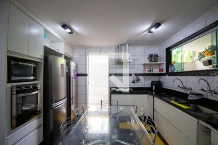 Casa de condomínio à venda com 300m², 5 quartos e 2 vagasCozinha