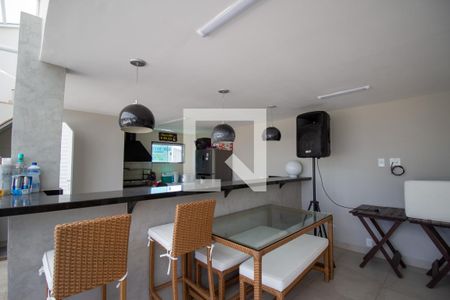 Casa de condomínio à venda com 300m², 5 quartos e 2 vagasTerraço