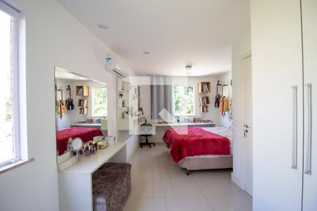 Casa de condomínio à venda com 300m², 5 quartos e 2 vagasSuíte 3