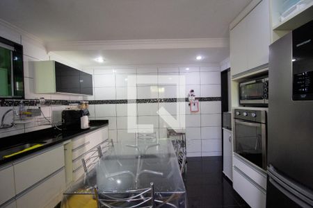 Casa de condomínio à venda com 300m², 5 quartos e 2 vagasCozinha