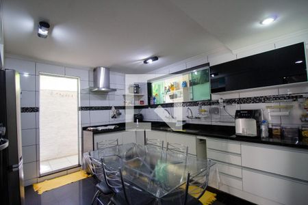 Casa de condomínio à venda com 300m², 5 quartos e 2 vagasCozinha