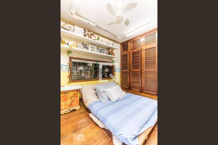 Casa à venda com 405m², 5 quartos e 4 vagas Casa à venda com 405m², 5 quartos e 4 vagasQuarto 3