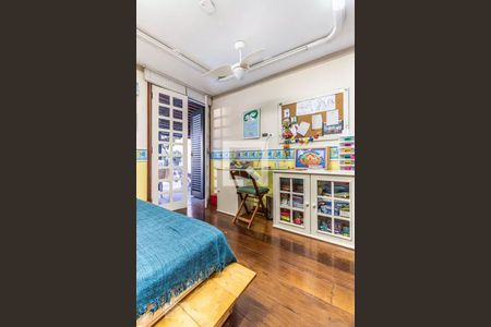 Casa à venda com 405m², 5 quartos e 4 vagas Casa à venda com 405m², 5 quartos e 4 vagasQuarto 4