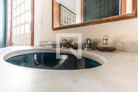 Casa à venda com 405m², 5 quartos e 4 vagas Casa à venda com 405m², 5 quartos e 4 vagasSuíte 2 - Banheiro