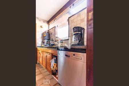 Casa à venda com 405m², 5 quartos e 4 vagas Casa à venda com 405m², 5 quartos e 4 vagasCozinha