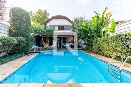 Casa à venda com 405m², 5 quartos e 4 vagas Casa à venda com 405m², 5 quartos e 4 vagasQuintal