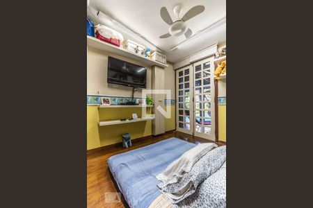 Casa à venda com 405m², 5 quartos e 4 vagas Casa à venda com 405m², 5 quartos e 4 vagasQuarto 3