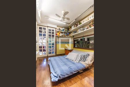 Casa à venda com 405m², 5 quartos e 4 vagas Casa à venda com 405m², 5 quartos e 4 vagasQuarto 3