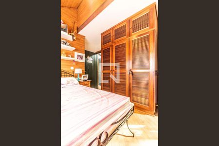 Casa à venda com 405m², 5 quartos e 4 vagas Casa à venda com 405m², 5 quartos e 4 vagasSuíte 2