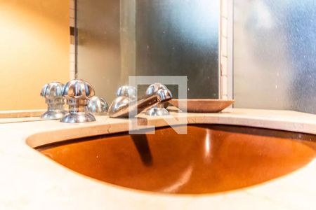 Casa à venda com 405m², 5 quartos e 4 vagas Casa à venda com 405m², 5 quartos e 4 vagasBanheiro Social