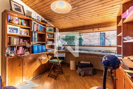 Casa à venda com 405m², 5 quartos e 4 vagas Casa à venda com 405m², 5 quartos e 4 vagasEscritório