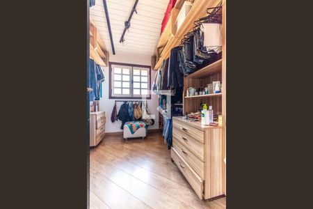 Casa à venda com 405m², 5 quartos e 4 vagas Casa à venda com 405m², 5 quartos e 4 vagasSuíte 1 - Closet