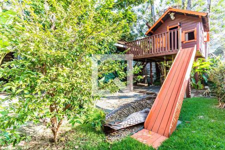 Casa à venda com 405m², 5 quartos e 4 vagas Casa à venda com 405m², 5 quartos e 4 vagasQuintal