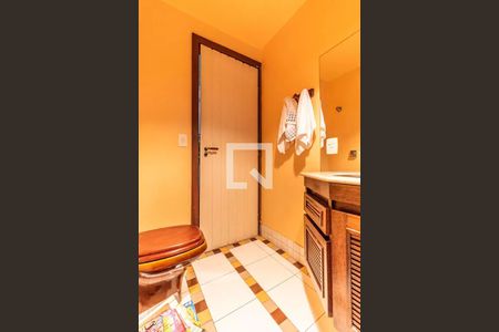 Casa à venda com 405m², 5 quartos e 4 vagas Casa à venda com 405m², 5 quartos e 4 vagasBanheiro Social