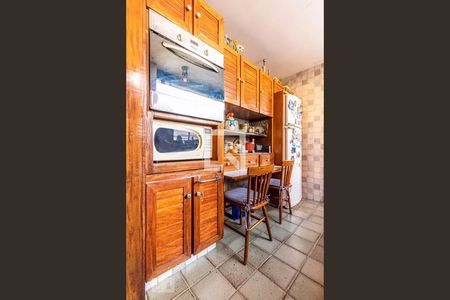 Casa à venda com 405m², 5 quartos e 4 vagas Casa à venda com 405m², 5 quartos e 4 vagasCozinha