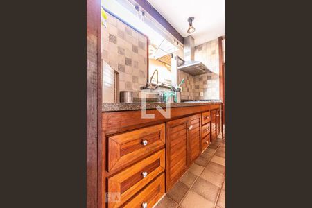 Casa à venda com 405m², 5 quartos e 4 vagas Casa à venda com 405m², 5 quartos e 4 vagasCozinha