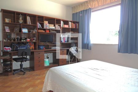 Casa à venda com 680m², 8 quartos e 9 vagasQuarto 3 - Armários