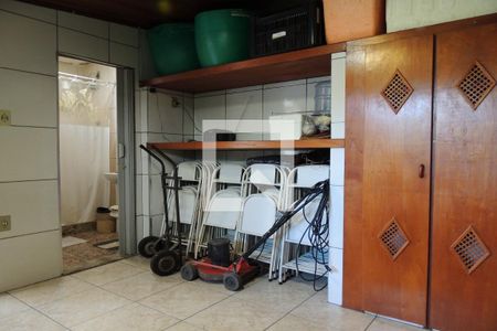 Casa à venda com 680m², 8 quartos e 9 vagasLavanderia