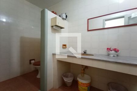 Casa à venda com 680m², 8 quartos e 9 vagasBanheiro de Serviço