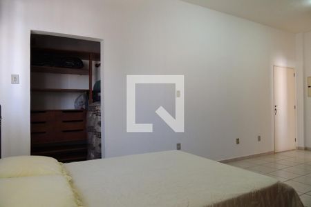 Casa à venda com 680m², 8 quartos e 9 vagasQuarto 2 - Suíte