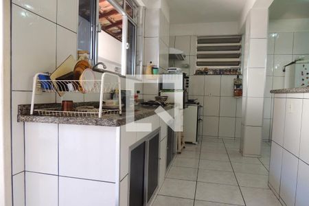 Casa à venda com 680m², 8 quartos e 9 vagasCozinha 