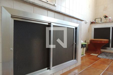 Casa à venda com 680m², 8 quartos e 9 vagasBanheiro Social 1