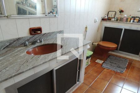 Casa à venda com 680m², 8 quartos e 9 vagasBanheiro Social 1