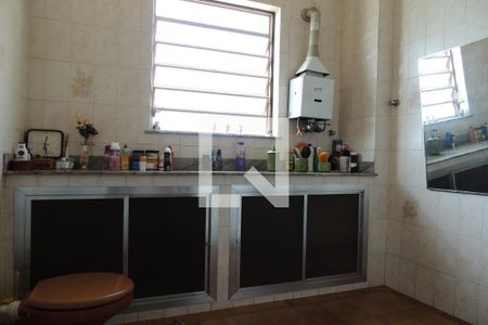 Casa à venda com 680m², 8 quartos e 9 vagasBanheiro Social 1